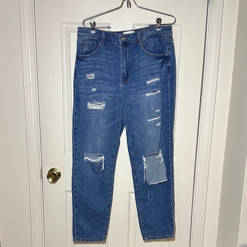 Women’s Blue Distressed Jeans